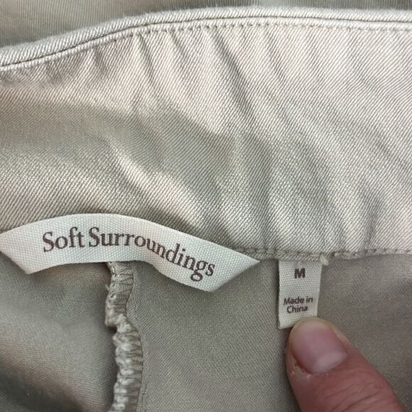 Soft Surroundings Khaki Jegging style pull on Chino Shorts Women's Size Medium - Picture 5 of 5